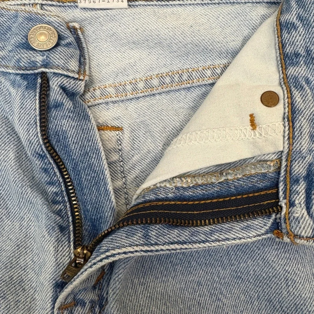 Levis excellent used